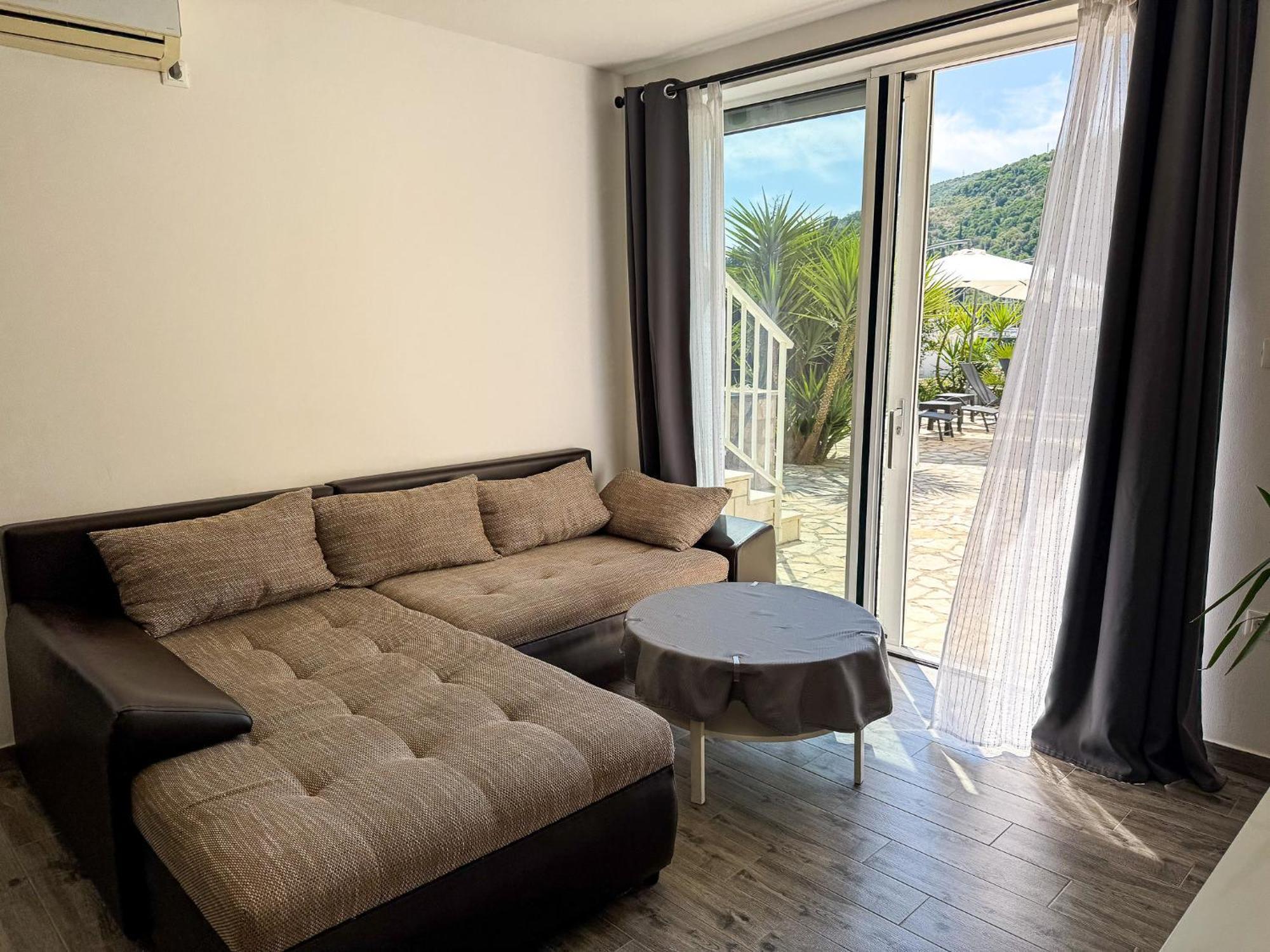 Apartments Pralas Mokosica Exterior photo